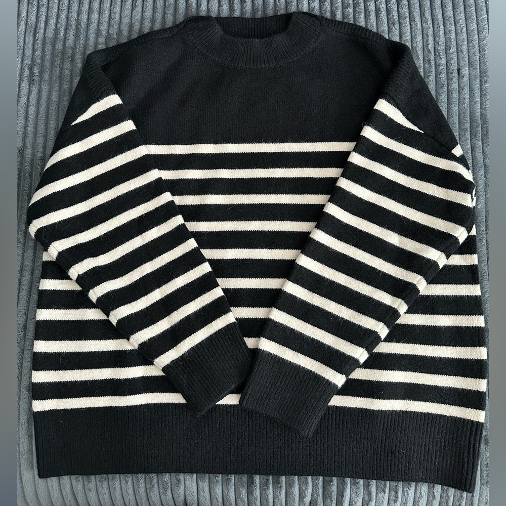 Zara Women’s Black and White Striped Crewneck Sweater - Size S - EUC